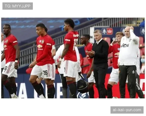 战术板：亚特兰大的三中卫体系如何遏制了勒沃库森的边路进攻